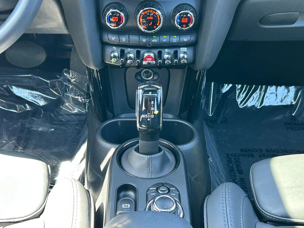 Used 2022 MINI Yours Enigmatic Black met MINI Iconic image 26