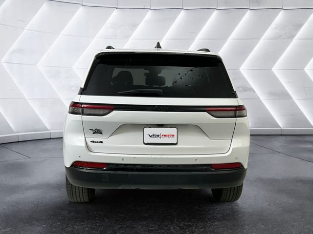 Used 2024 White Jeep Altitude image 5
