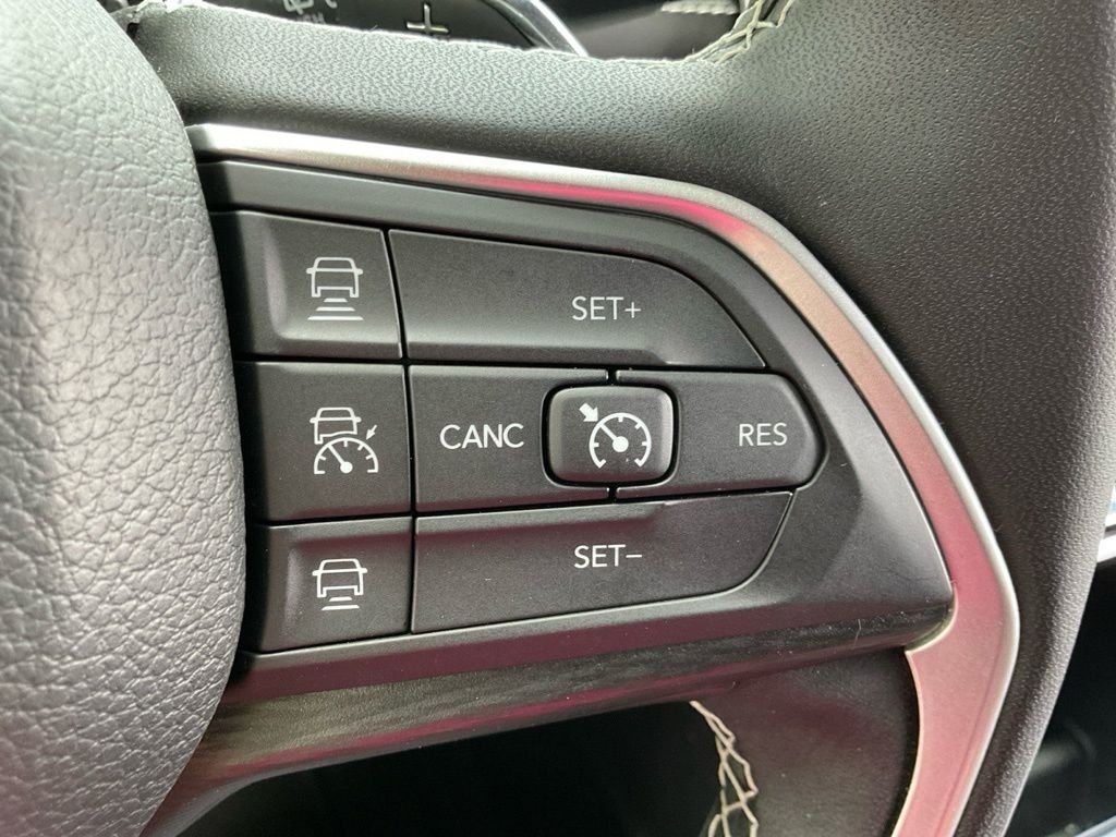 Used 2023 White Jeep Laredo image 29
