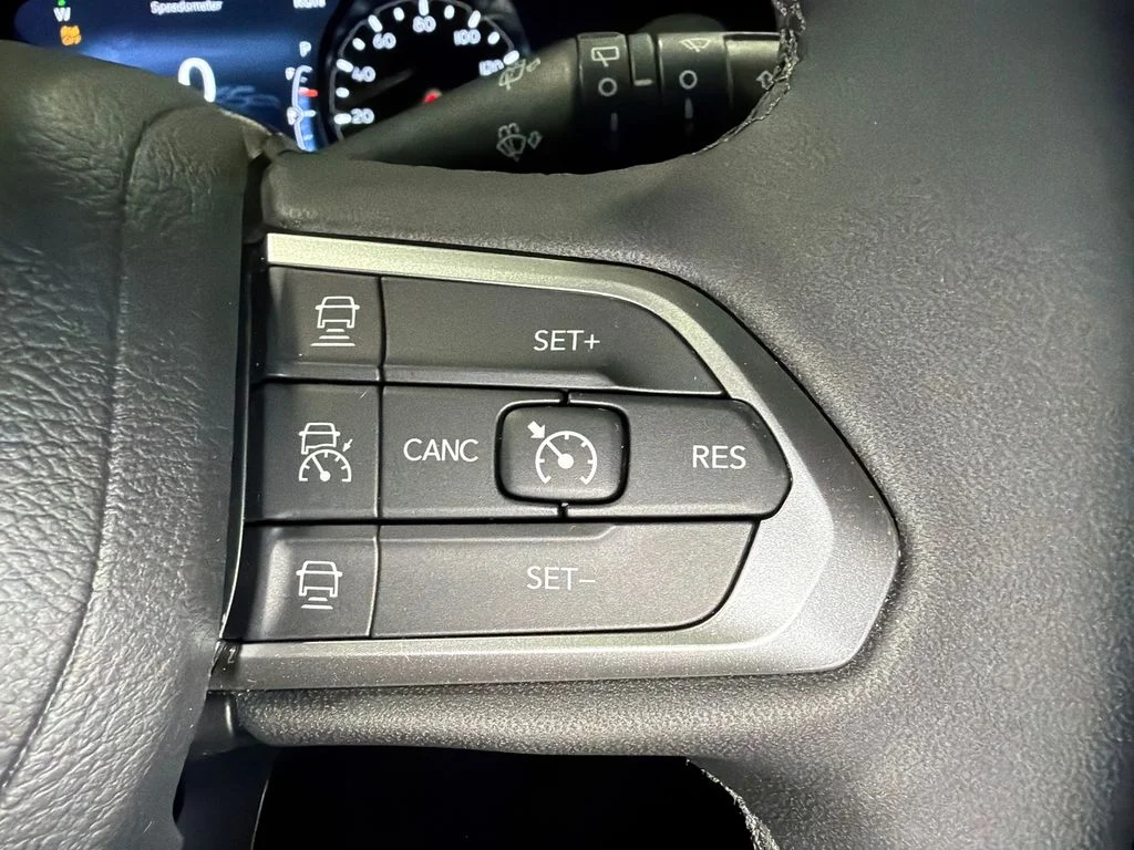 Certified Used 2024 Red Hot Pearlcoat Jeep Latitude Lux image 27