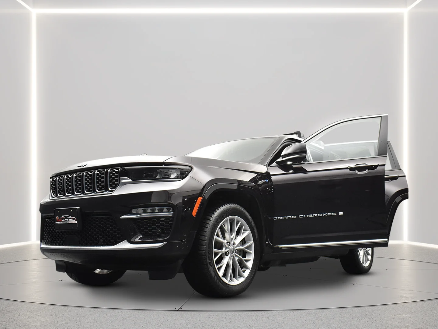 Used 2022 Ember Pearlcoat Jeep Summit image 2