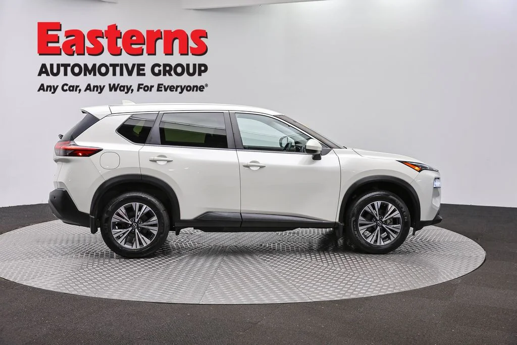 Used 2023 White Nissan SV image 4