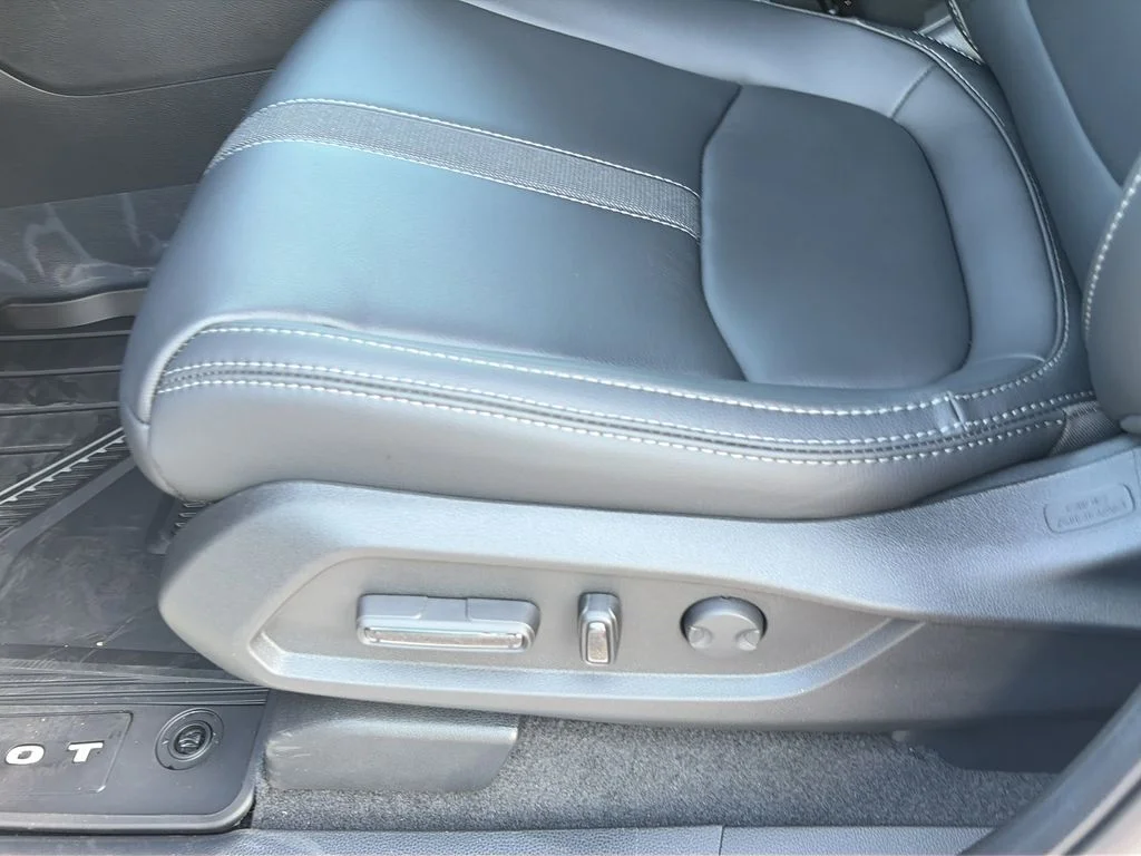 New 2026 Platinum White Pearl Honda EX-L image 18