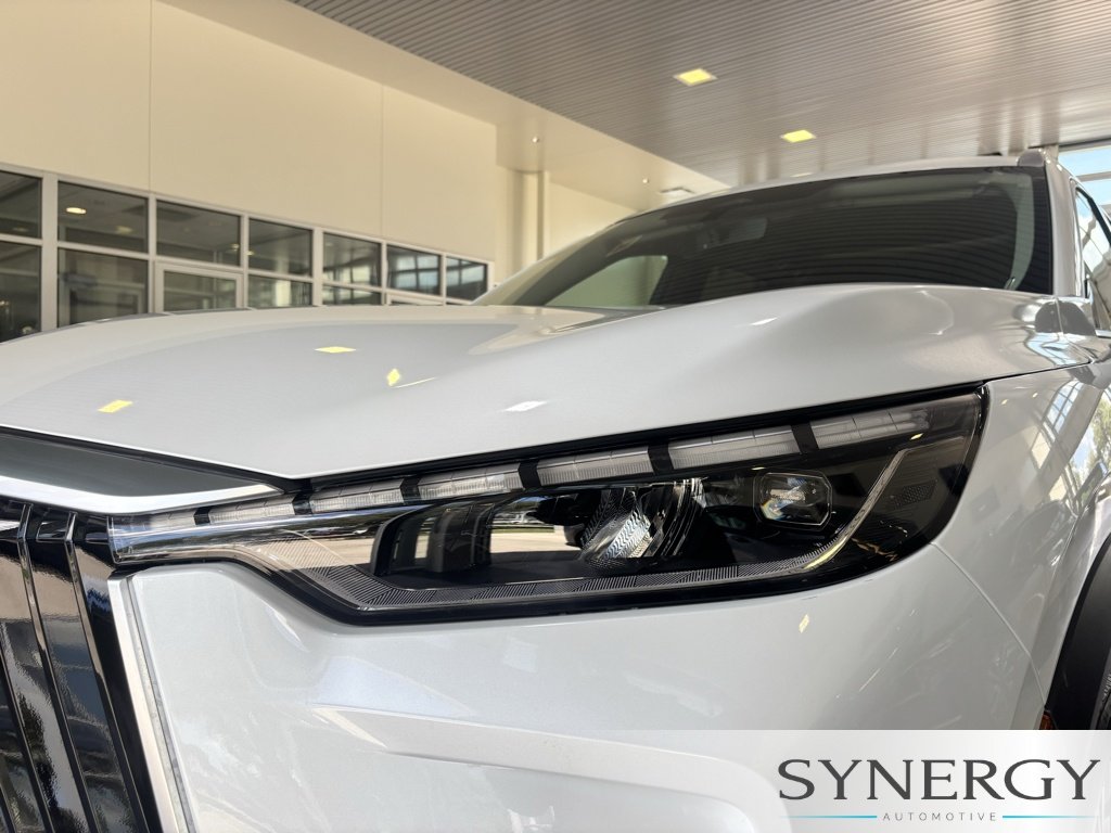 New 2027 RADIANT WHITE INFINITI Luxe FWD image 10
