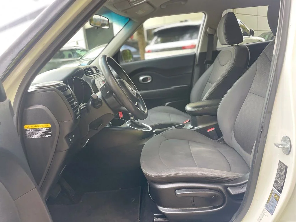 Used 2014 Clear White Kia Base image 18