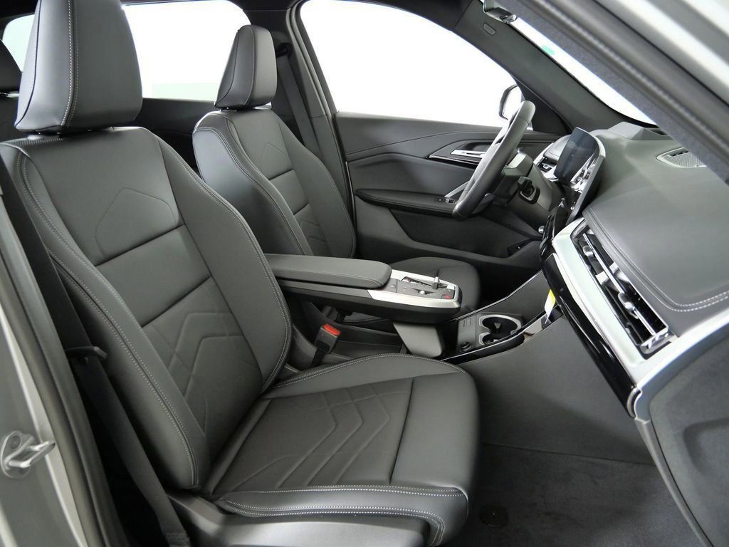 Used 2026 Space Silver Metallic BMW xDrive28i image 22
