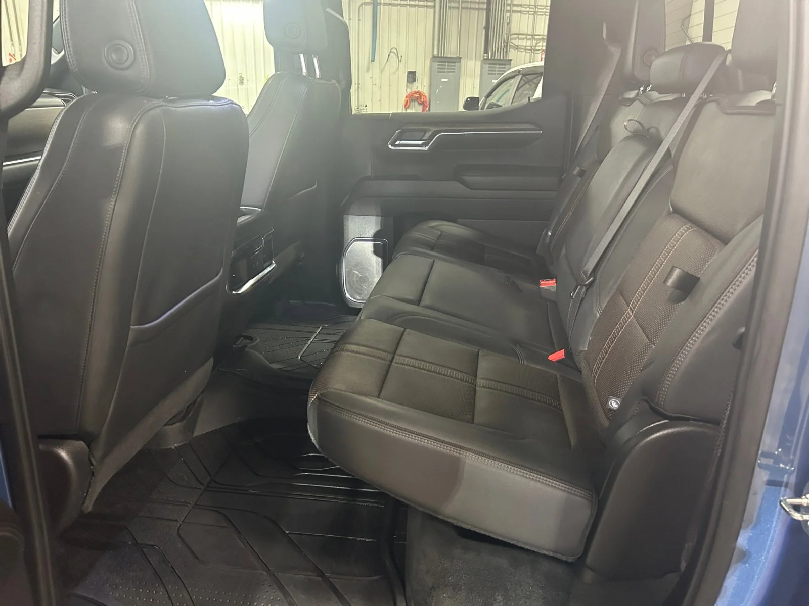 Used 2024 Blue Chevrolet Crew Cab  HIGH COUNTRY image 19