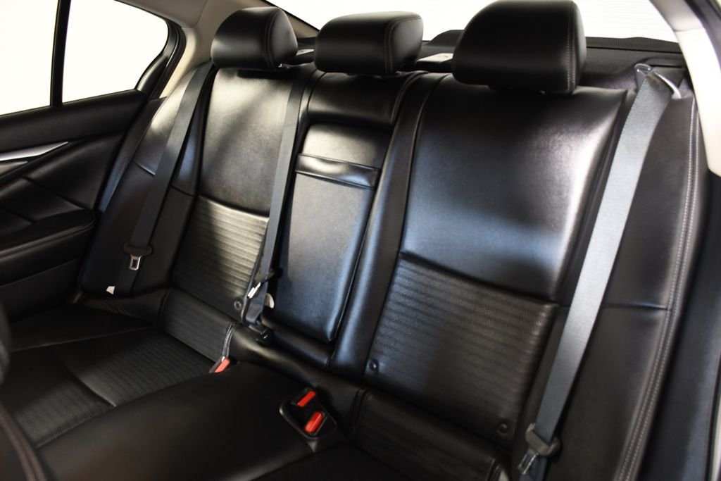 Used 2018 Black Obsidian INFINITI Sport image 27