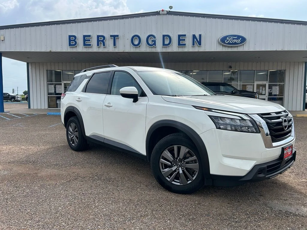 Used 2025 White Nissan SV image 1