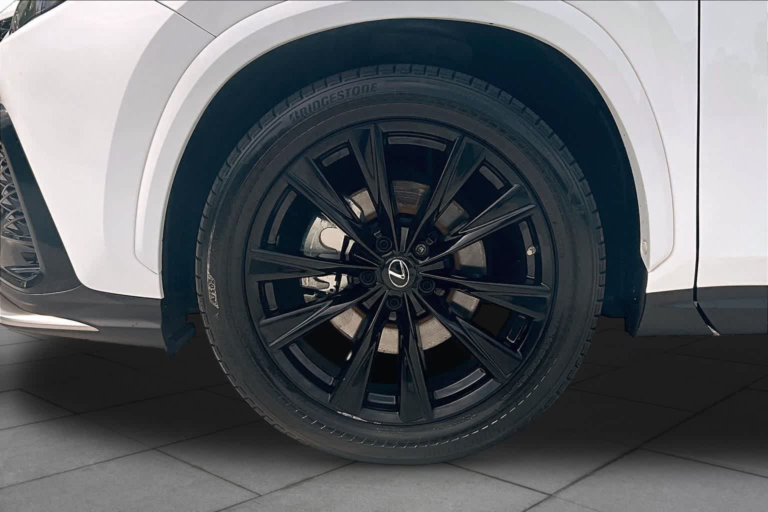 Used 2023 Ultra White Lexus F SPORT Handling image 10