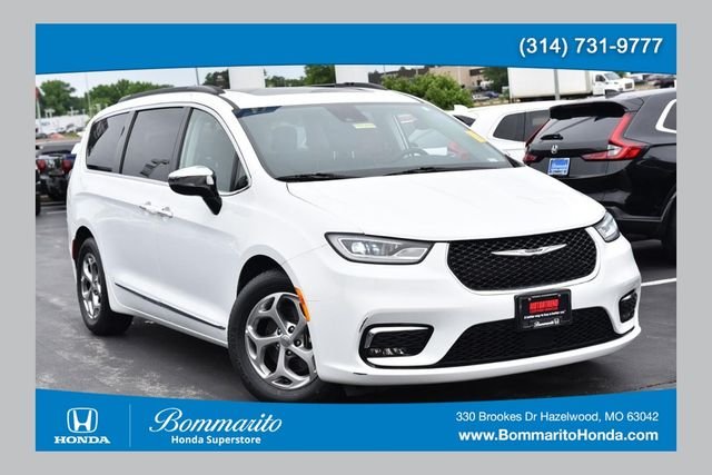 2023 Chrysler Pacifica Limited's photo