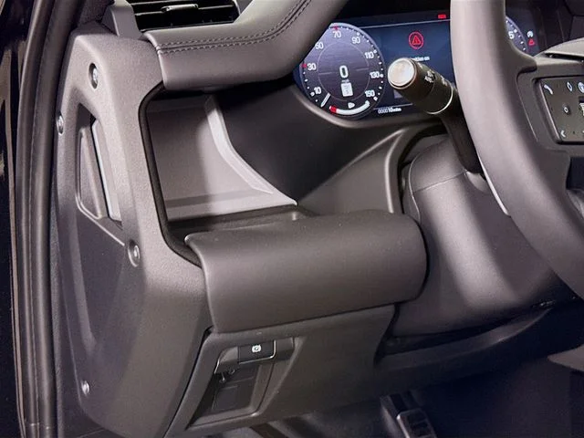 New 2026 Santorini Black Land Rover V8 image 10