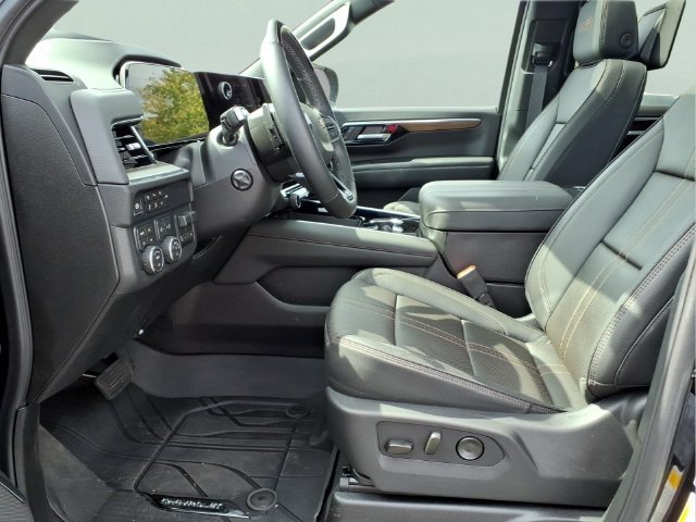 New 2026 Black Chevrolet High Country image 18
