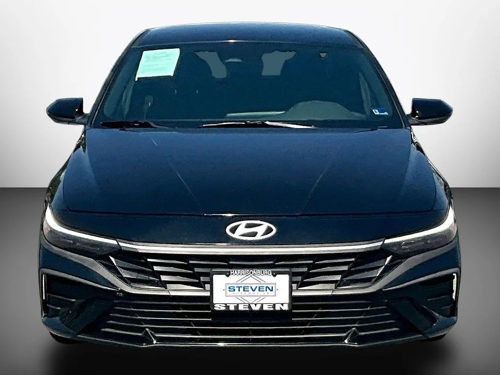 Used 2025 Black Hyundai SEL Sport image 2