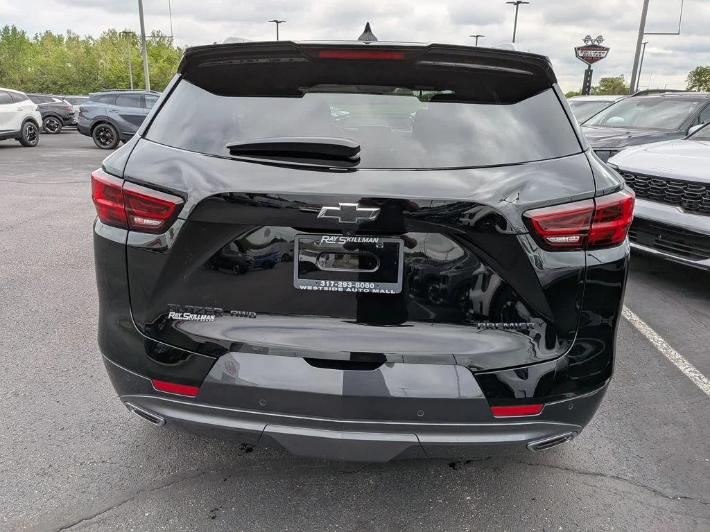 Used 2023 Black Chevrolet Premier image 6