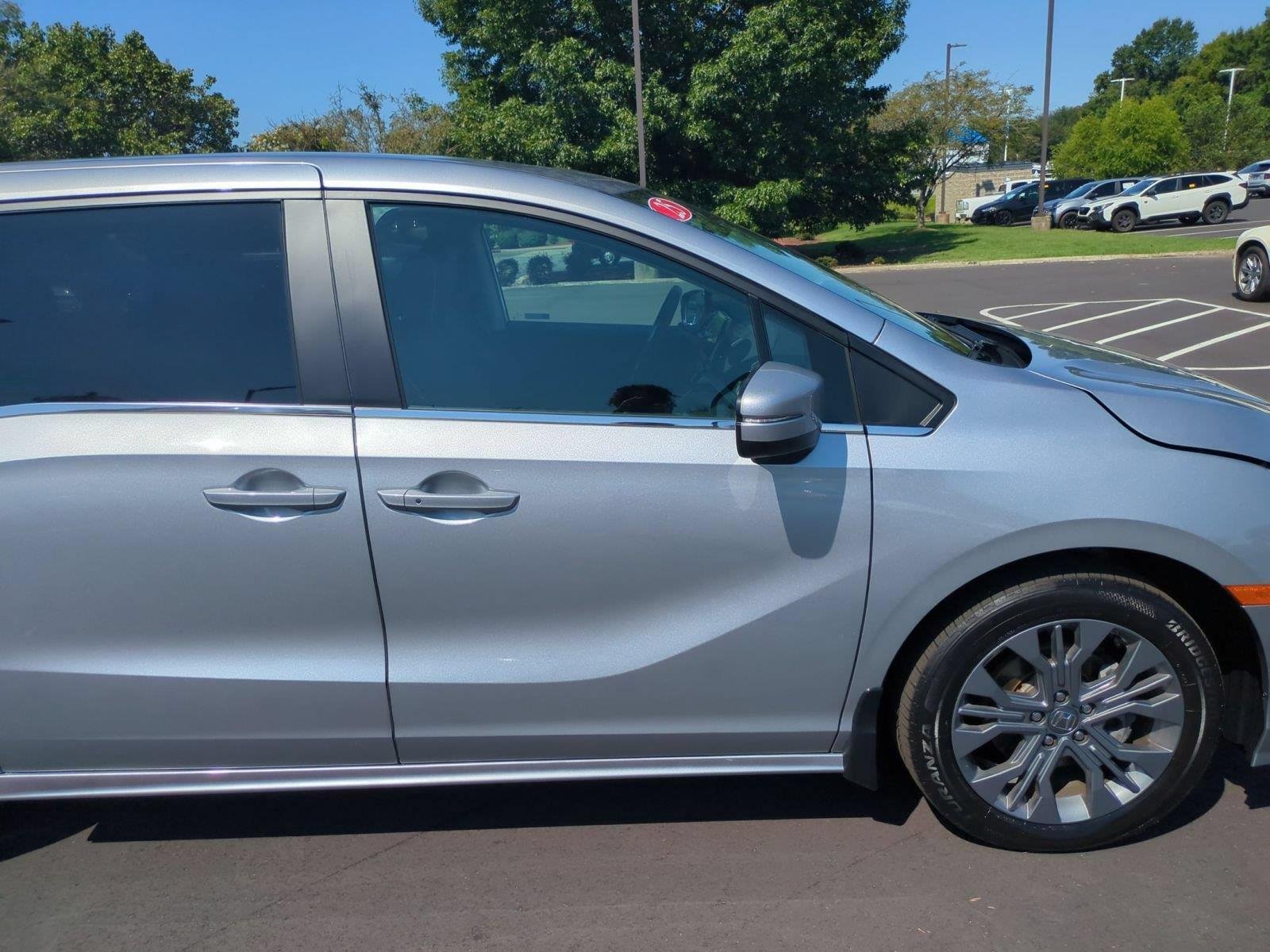 Used 2025 Solar Silver Metallic Honda Touring image 40