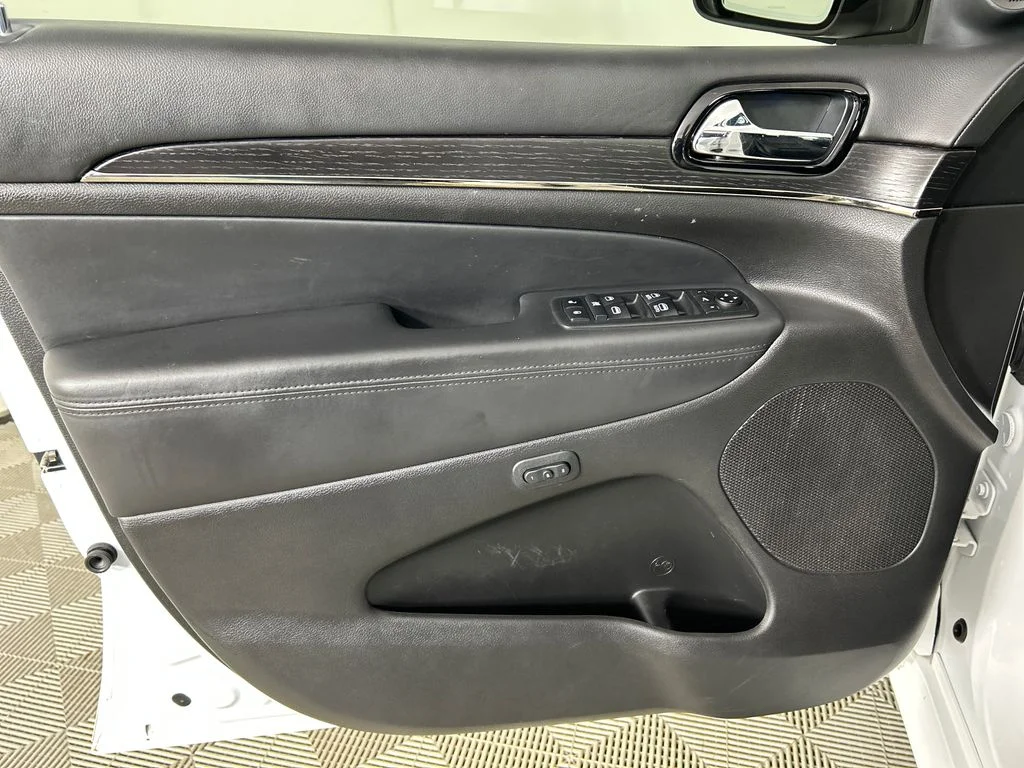 Used 2020 White Jeep Overland image 11