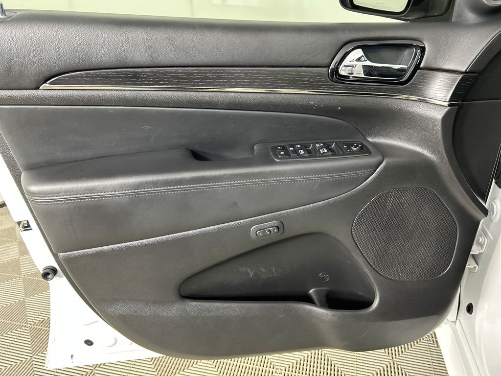 Used 2020 White Jeep Overland image 11