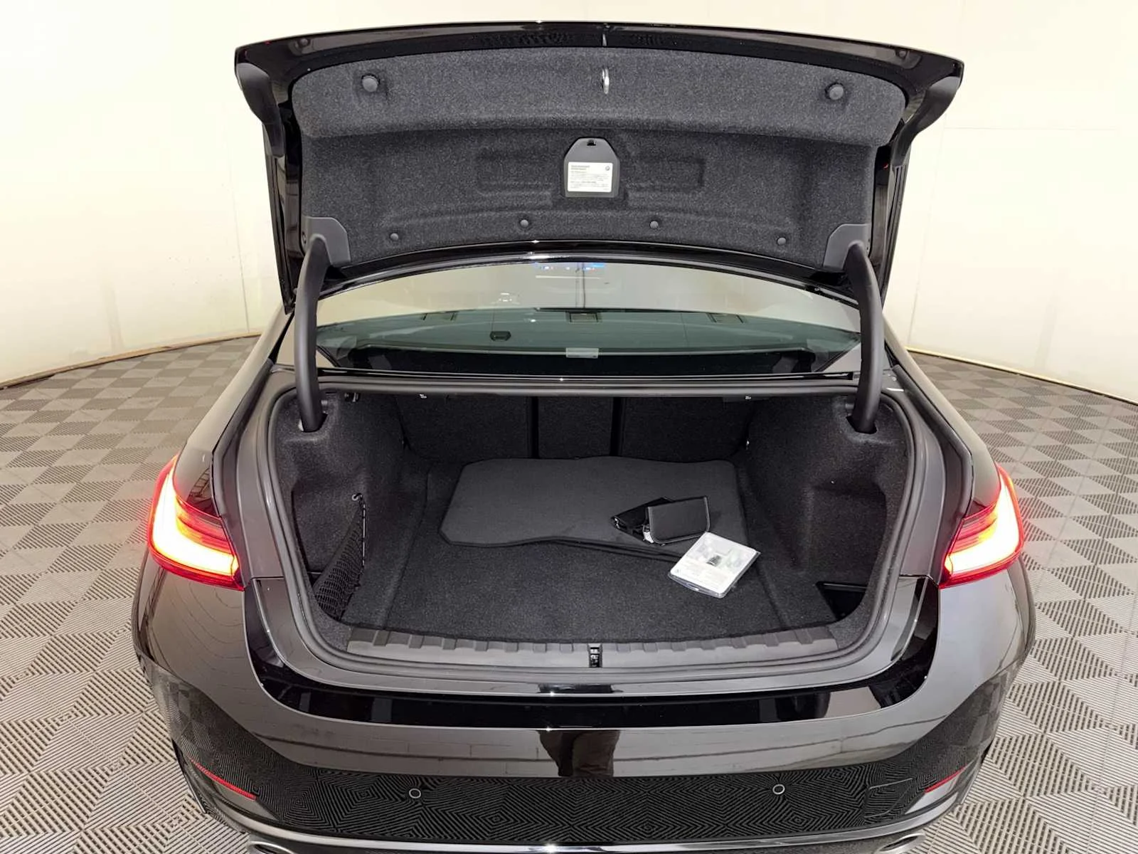 2024 BMW 3 Series 330i - Photo 22