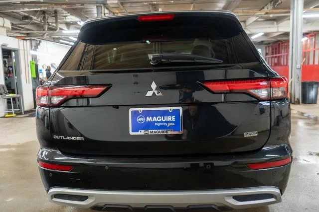 Used 2024 Black Mitsubishi  image 8