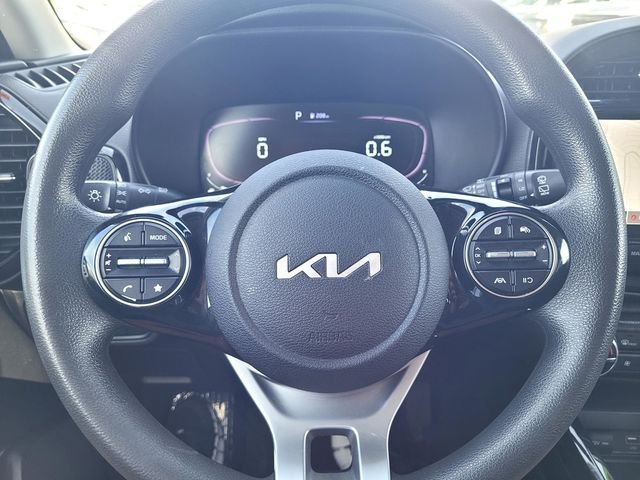 Used 2023 White Kia S image 25