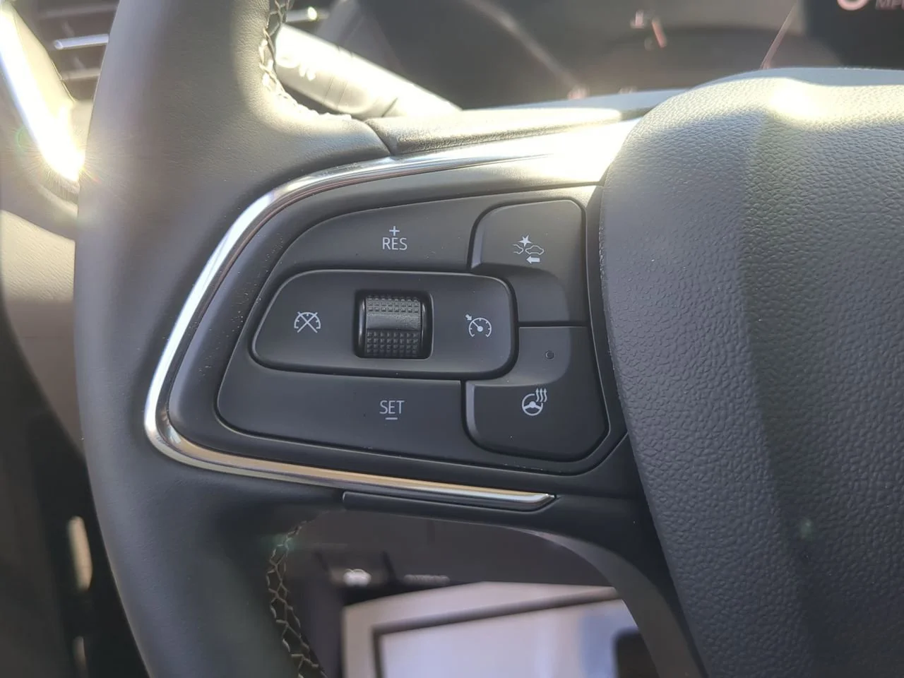 New 2026 Ebony Twilight Metallic Buick Avenir image 34