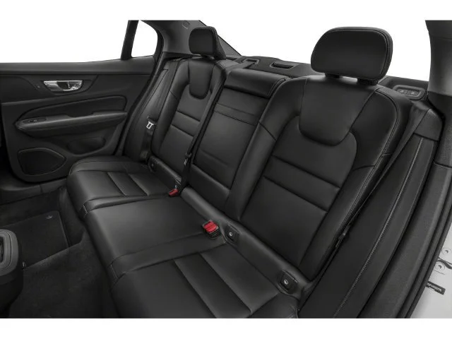 Used 2022 Silver Volvo Momentum image 8
