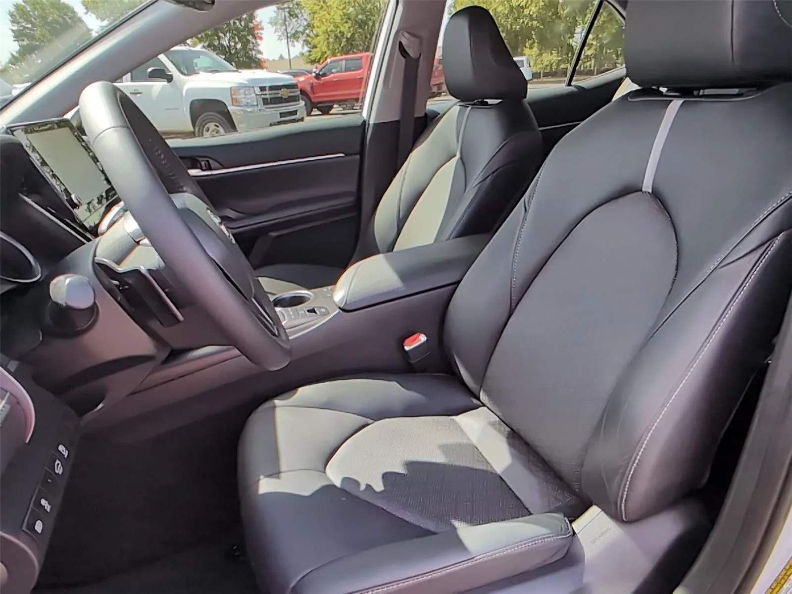 Used 2023 Wind Chill Pearl Toyota XSE image 18