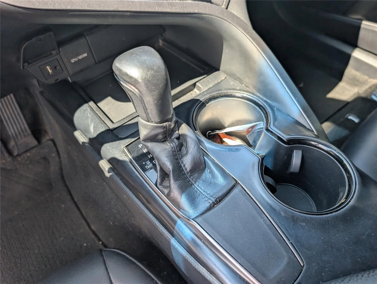 Used 2018 Super White Toyota SE image 18
