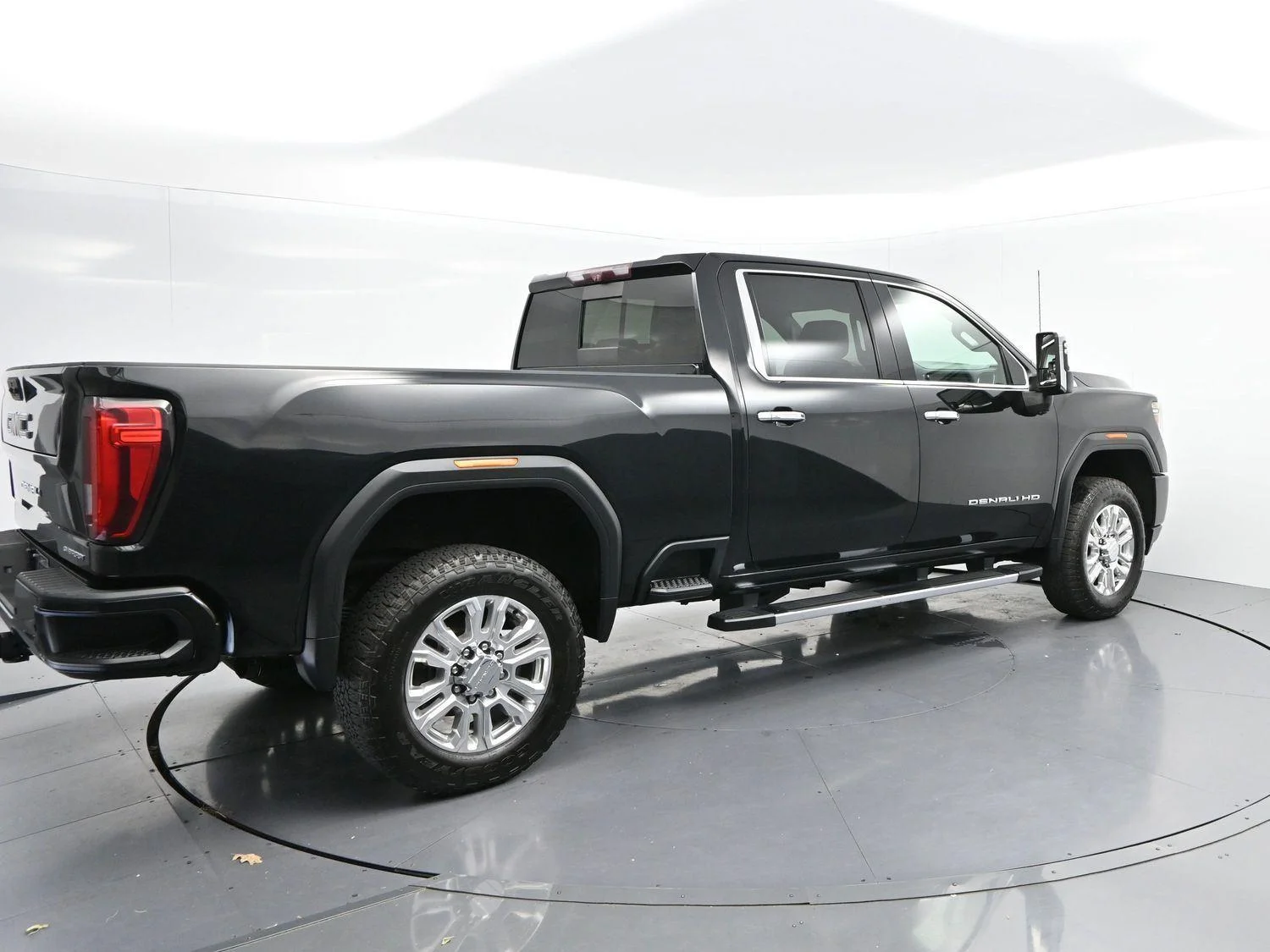 Used 2020 Onyx Black GMC Denali image 7