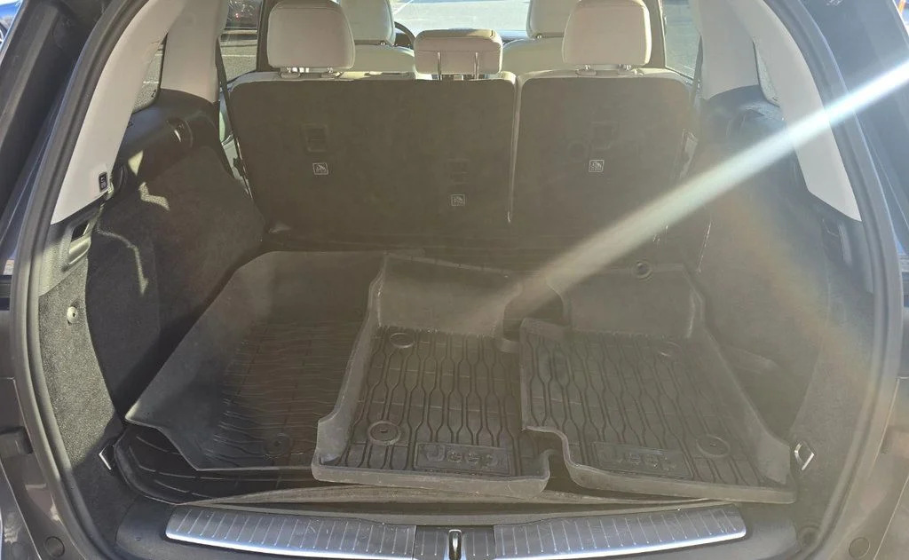 Used 2022 Gray Jeep Overland 4xe image 16