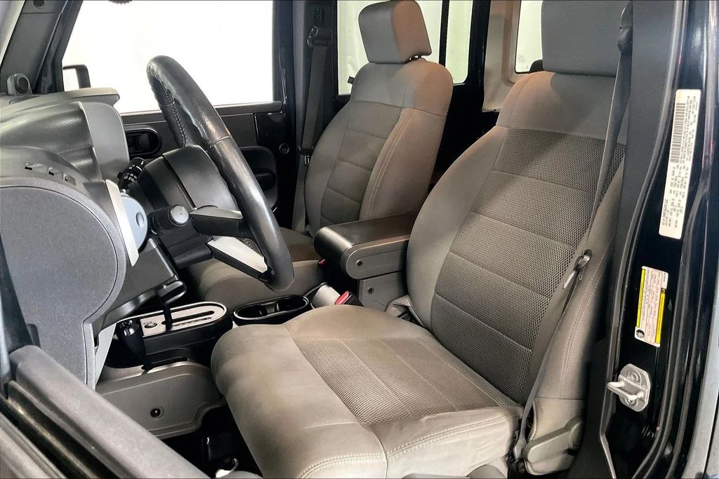 Used 2008 Black Jeep Unlimited Sahara image 23