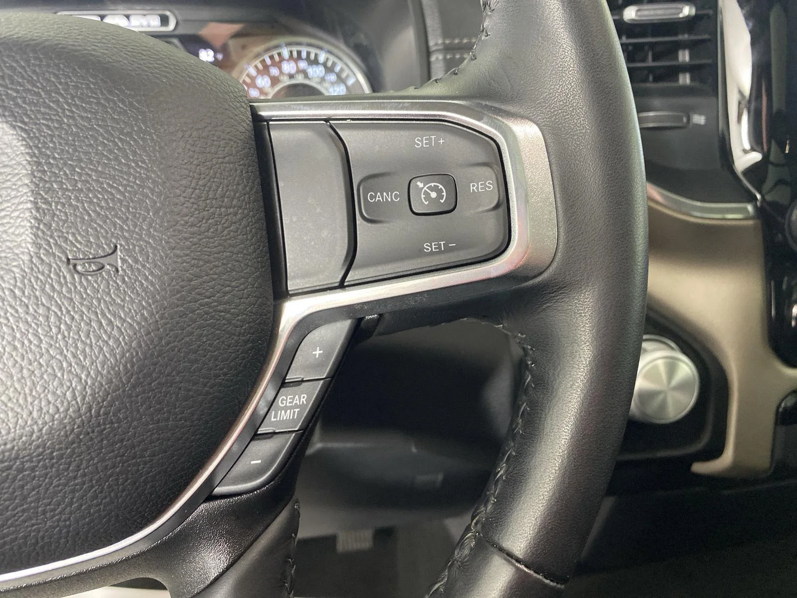 Used 2022 Billet Silver Metallic Clearcoat Ram Laramie image 20