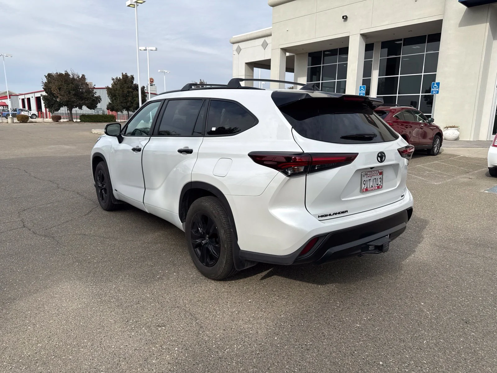 Used 2025  Toyota Hybrid XLE image 8