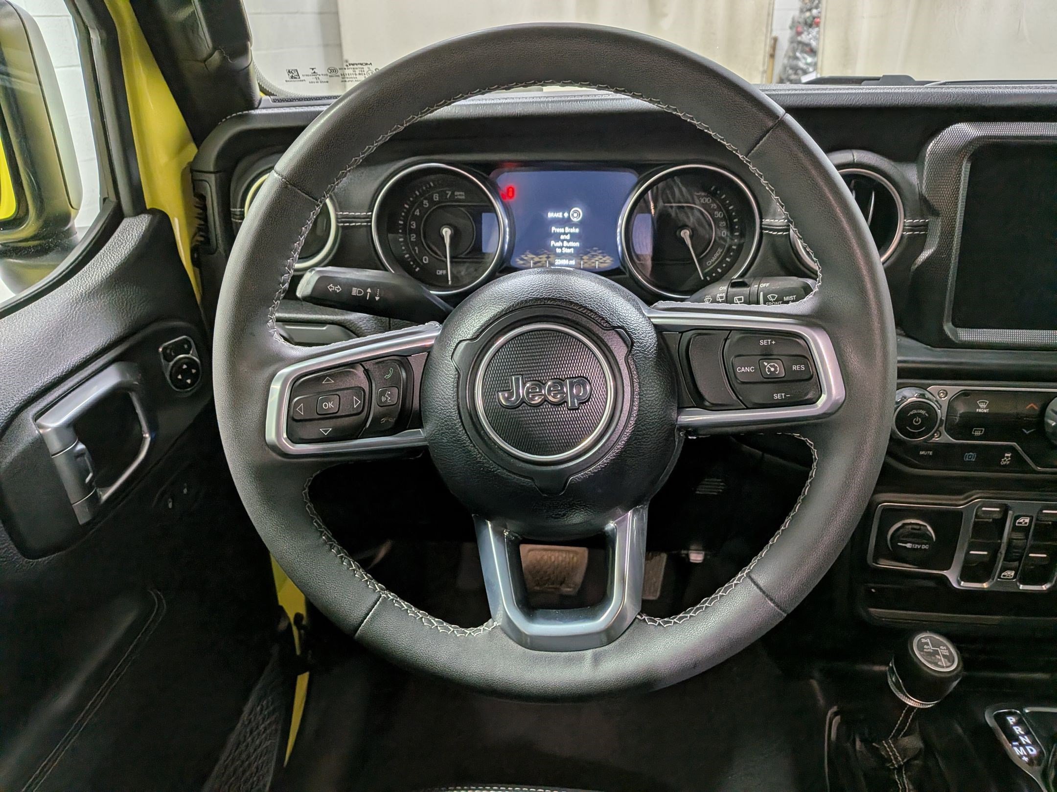 Used 2023 High Velocity Clearcoat Jeep Sahara image 17
