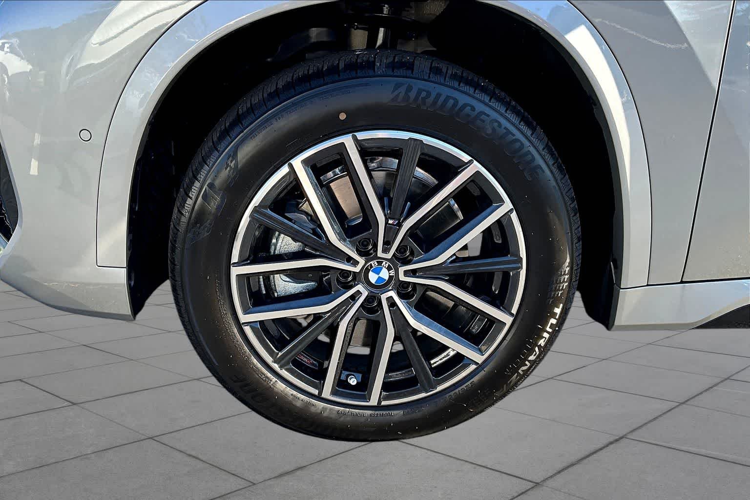New 2026 Space Silver Metallic BMW xDrive28i image 11