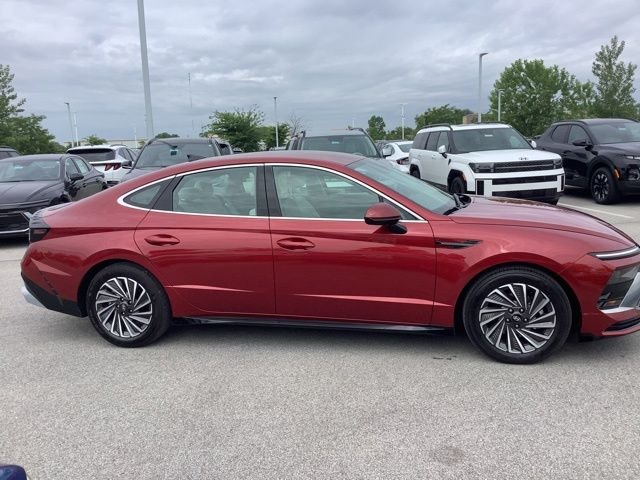 New 2025 Red Hyundai SEL image 4