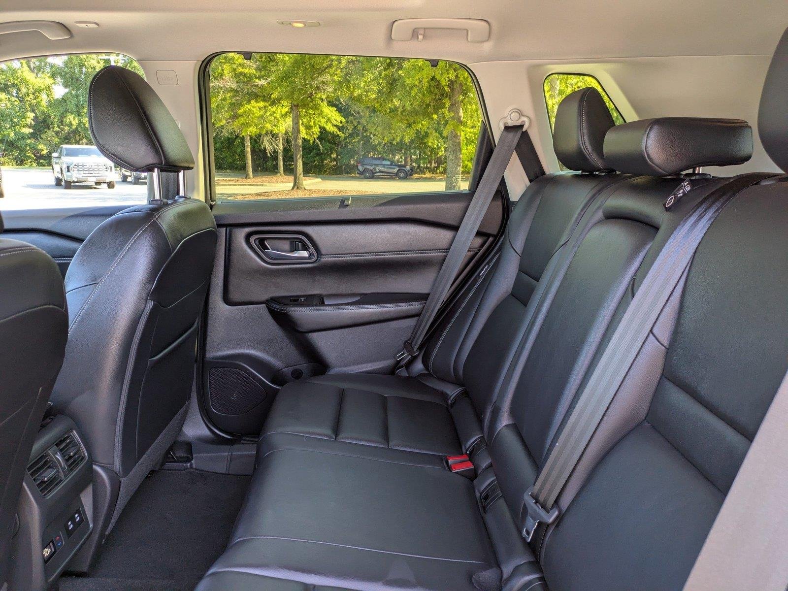 Used 2024 Boulder Gray Pearl/Super Black Nissan SL image 13