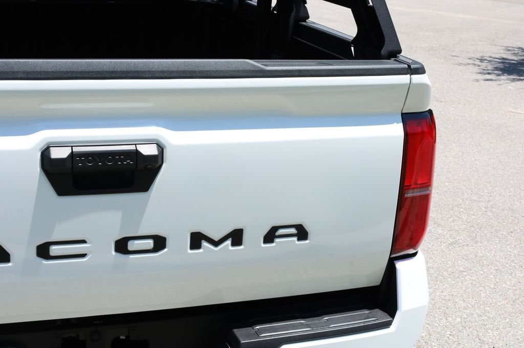 2025 Toyota Tacoma SR5 - Photo 25