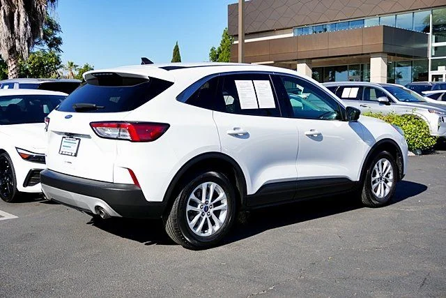 Used 2022 White Ford SE image 7