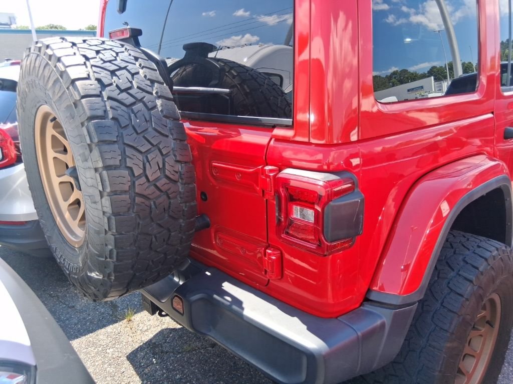 Used 2018 Red Jeep Unlimited Sahara image 7