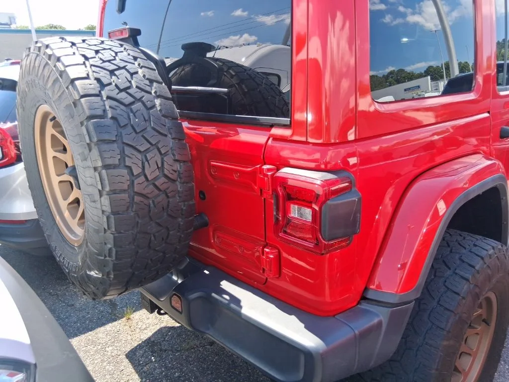 Used 2018 Red Jeep Unlimited Sahara image 7