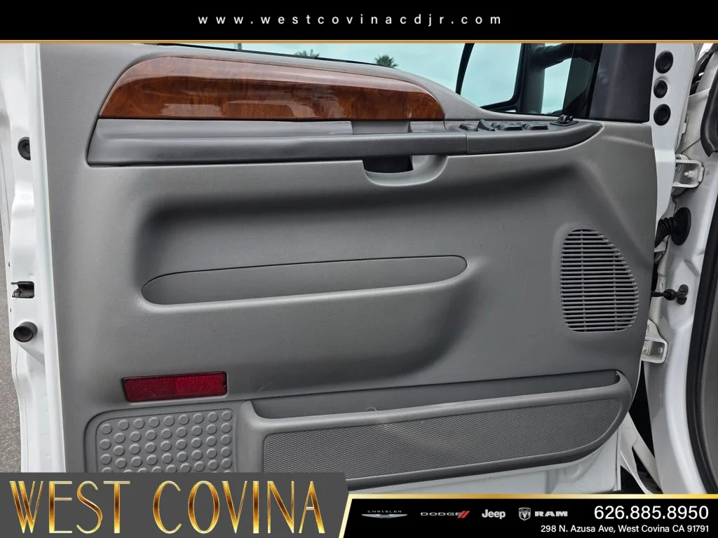 Used 2004  Ford Lariat image 30