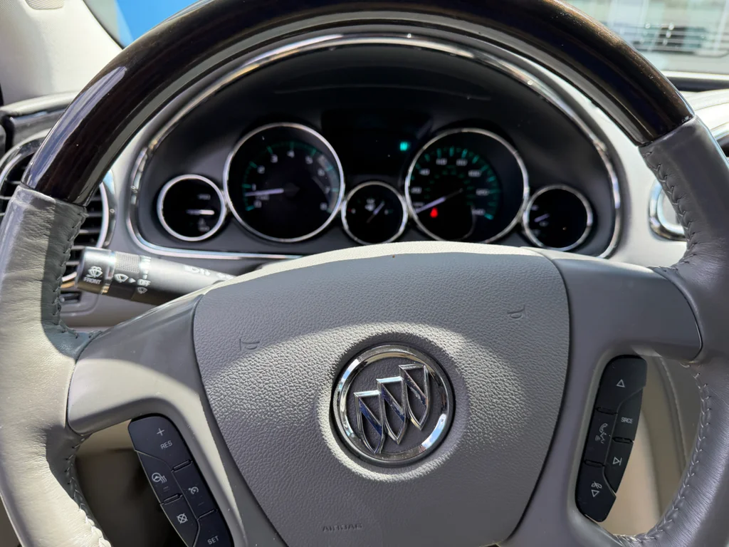 Used 2017 WHITE FROST TRICOAT Buick Leather image 5