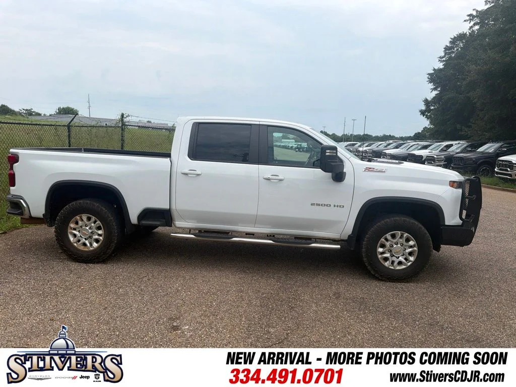 Used 2024 White Chevrolet LT image 10