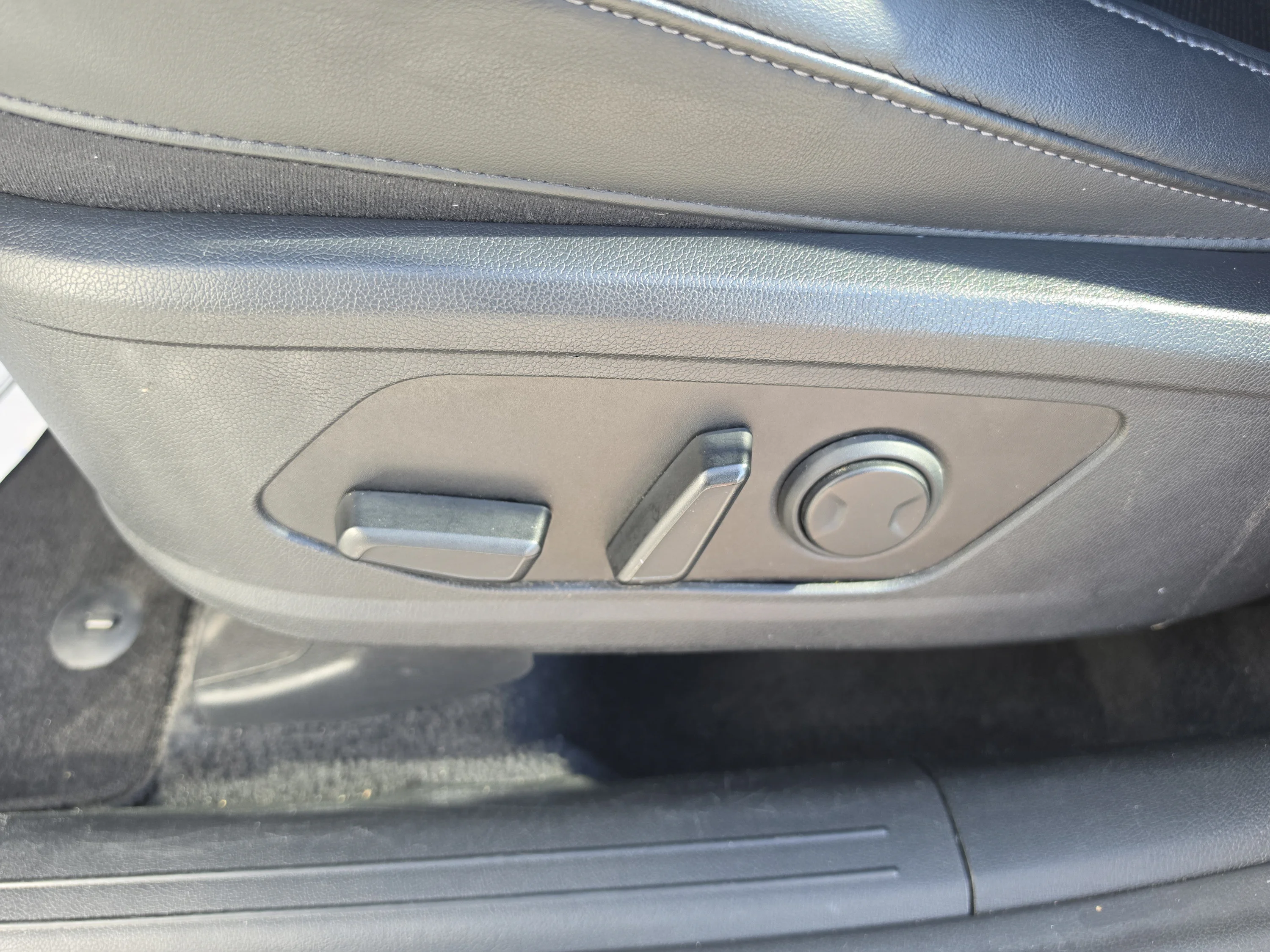Used 2022 Sparkling Silver Kia X-Line S image 25