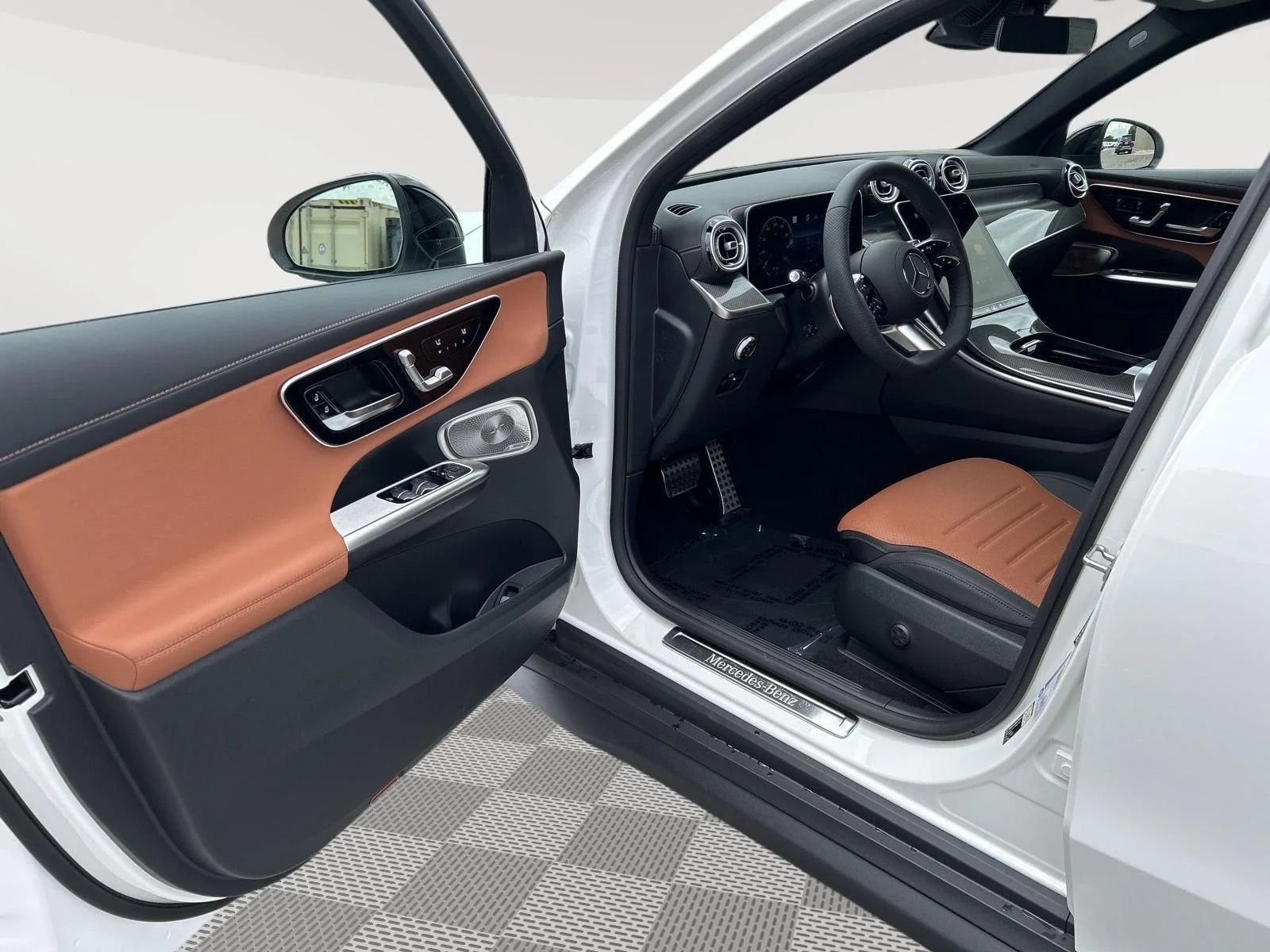 New 2026 Polar White Mercedes-Benz GLC 300 image 11