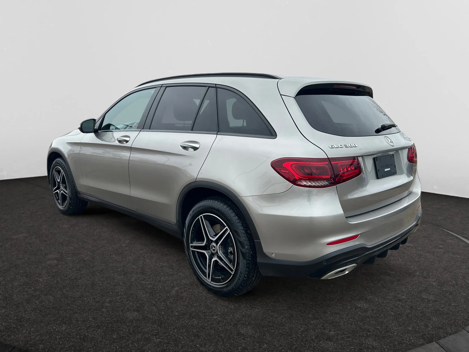 Used 2022 Gray Mercedes-Benz 4DR GLC 300 4MAT image 3