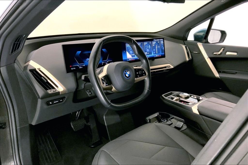Used 2024 Blue BMW xDrive50 image 20