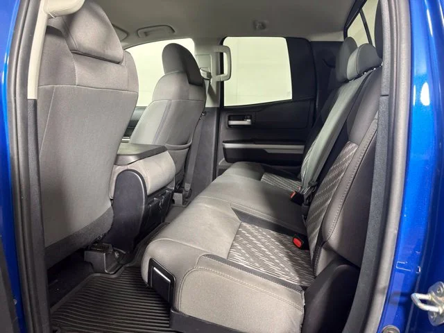Used 2018 Blue Toyota SR5 image 12